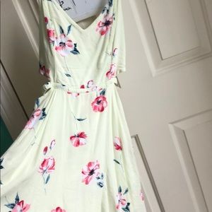 Super cute Hollister light yellow floral dress